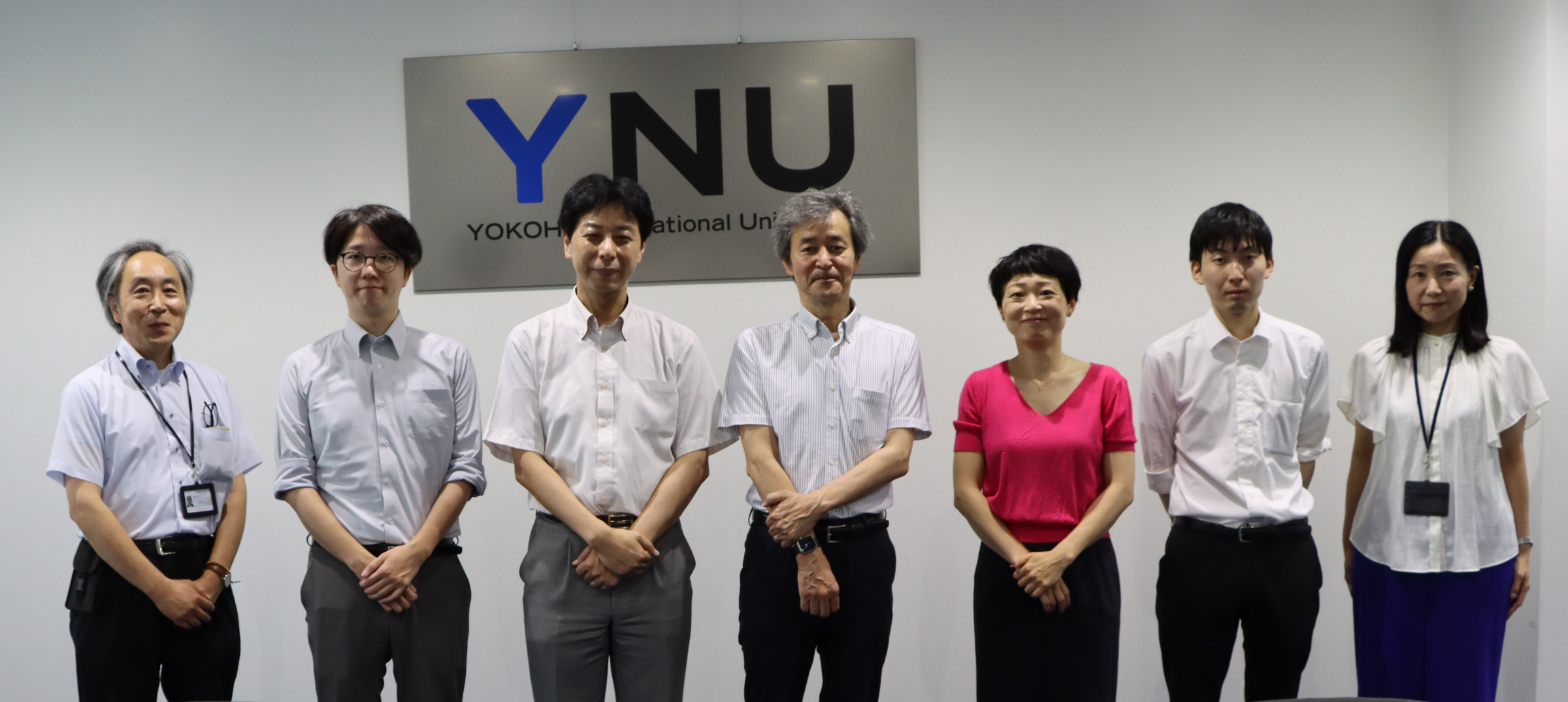左から 鎌塚理事、玉川支援第二係長、村尾国立大学法人支援課長、梅原学長、柴田国立大学戦略室長、 宮脇支援第二係員、泉理事