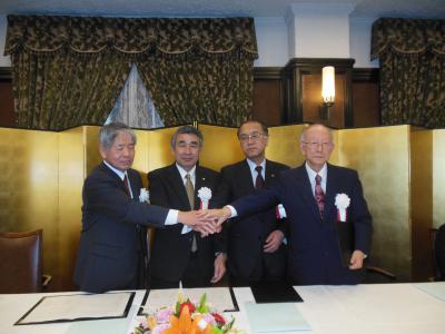 左から、山沢清人 信州大学学長、鈴木邦雄 横浜国立大学学長、浅原利正 広島大学学長、池田幸雄 茨城大学学長