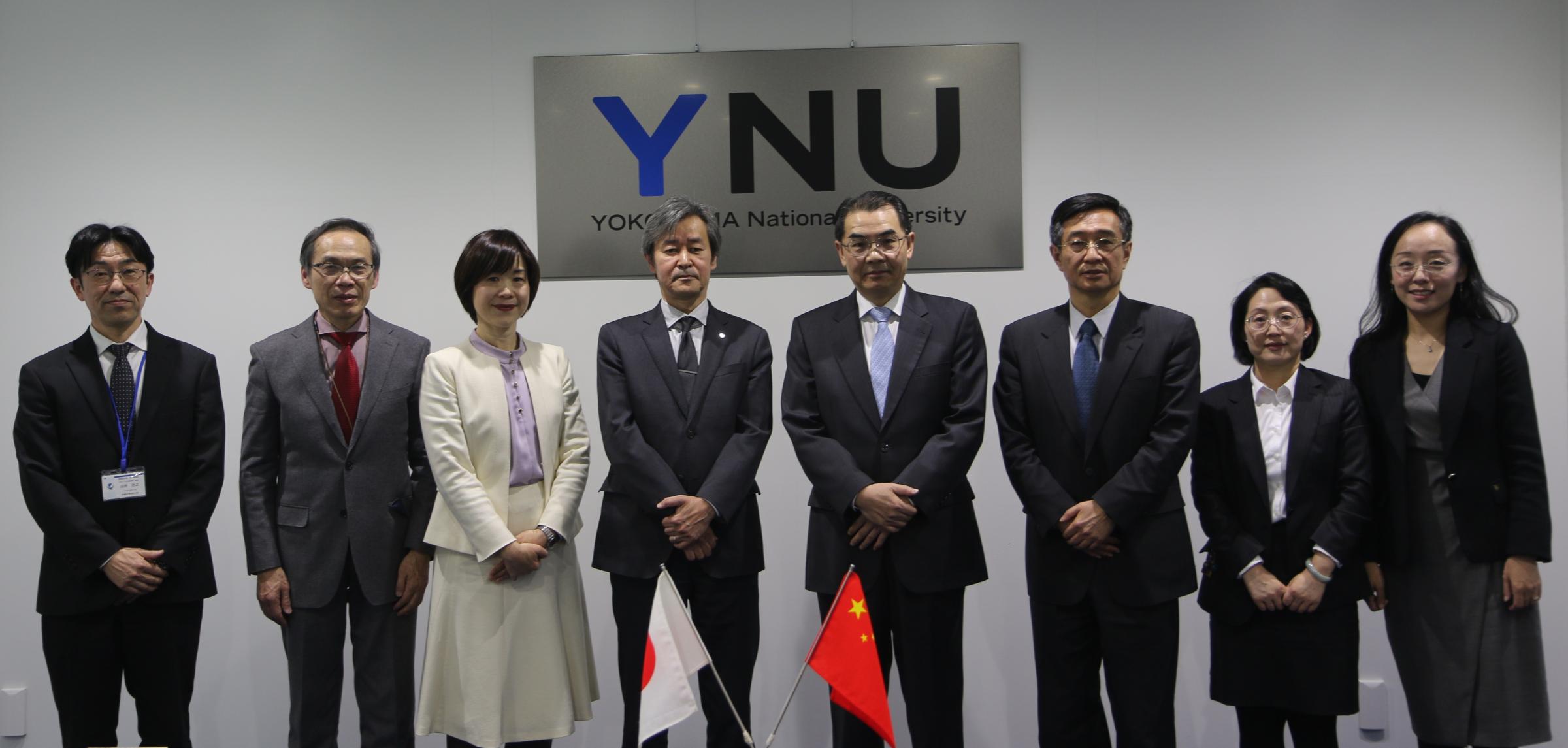Courtesy visit: President Umehara (center left) and Ambassador Wu (center right)