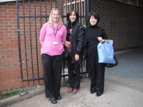 Ms. Stephens of Blessed Sutton School (left), Professor. Saito of Yamanashi Prefectural University (