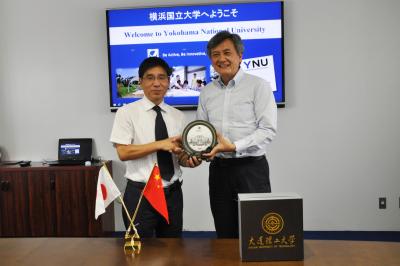 Prof. Xie Quan (Left) and Pres. Hasebe