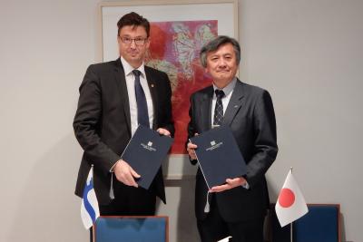 左)Jouko Niinimäki学長 右)長谷部学長