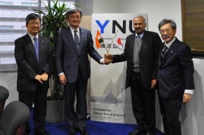 From left Vice-President Nakamura, President Hasebe, Prof. Rattan and Prof. Kaminoyama