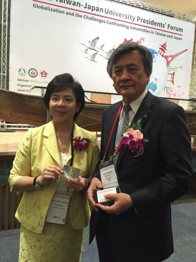 Left Dr. Flora Chia-I Chang, President, Tamkang University and President Hasebe