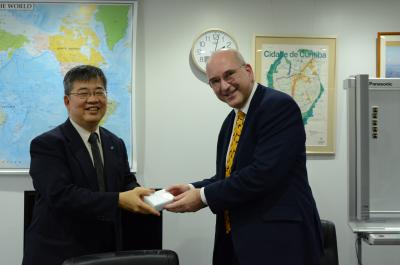 Executive Director Nakamura (Left)　Prof. Gilmartin(Right)