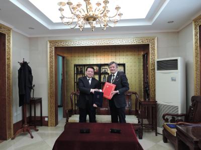 Left) President Qin Right) President Hasebe
