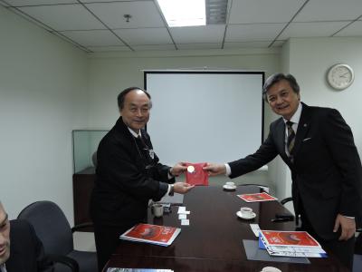 Left) Director Hirota  Right) President Hasebe