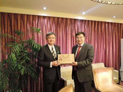 Left) President Hasebe Right) Vice President Zhao