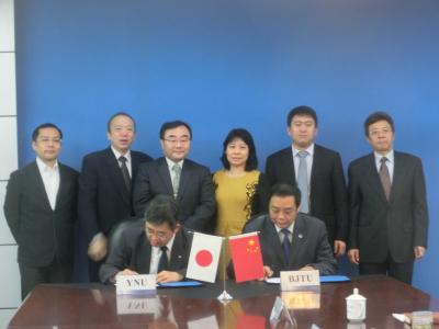 (Left in the front row) Executive Director Nakamura (Right) Vice President LIU Jun