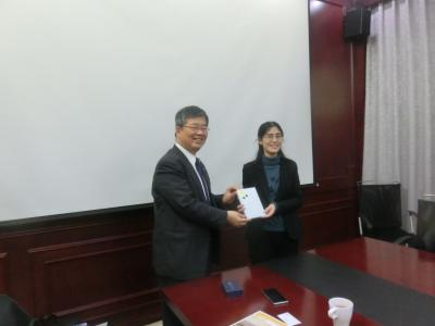 At the meeting (left) Executive Director Nakamura, (right) Director Guo of International Office 