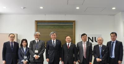 (From 3rd left) Professor Kohno, President Hasebe, President Huang, Visiting Professor Kai
