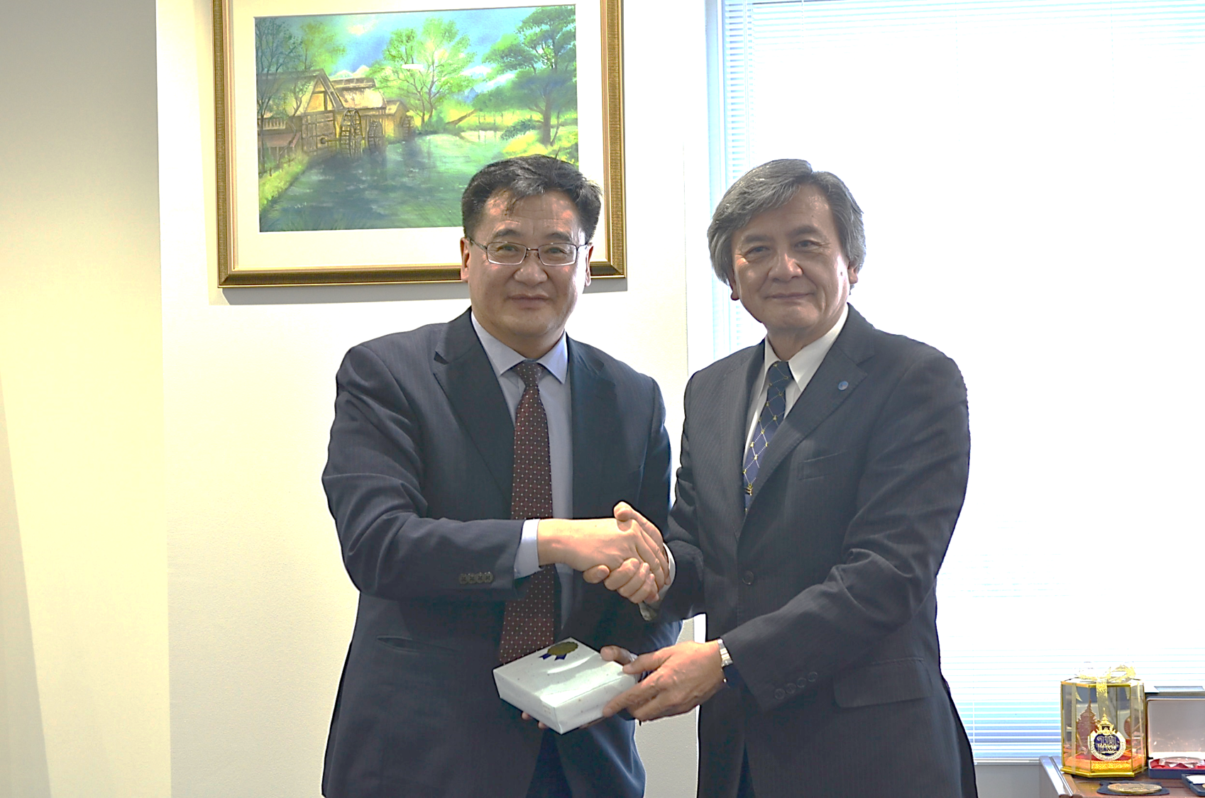 Commemorative Photo (left) President Ganzorig (Right) President Hasebe