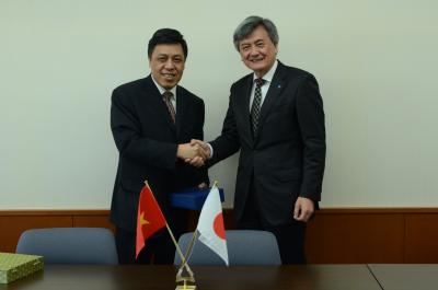 （Left）Director-General Pan （Right）President Hasebe