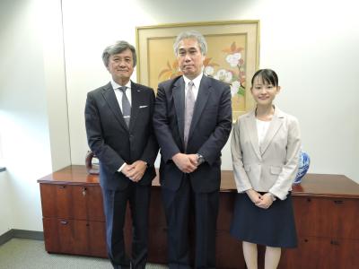 From left: President Hasebe, Consul General Uchiyama, Ms. Masuda