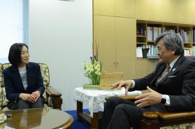 Left) Prof. Yukiko Tashima  /                   Right) President Yuichi Hasebe