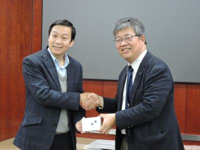 Left: Vice President Tan　　　　　　　　　　　　　　　　Right: Executive Director Nakamura