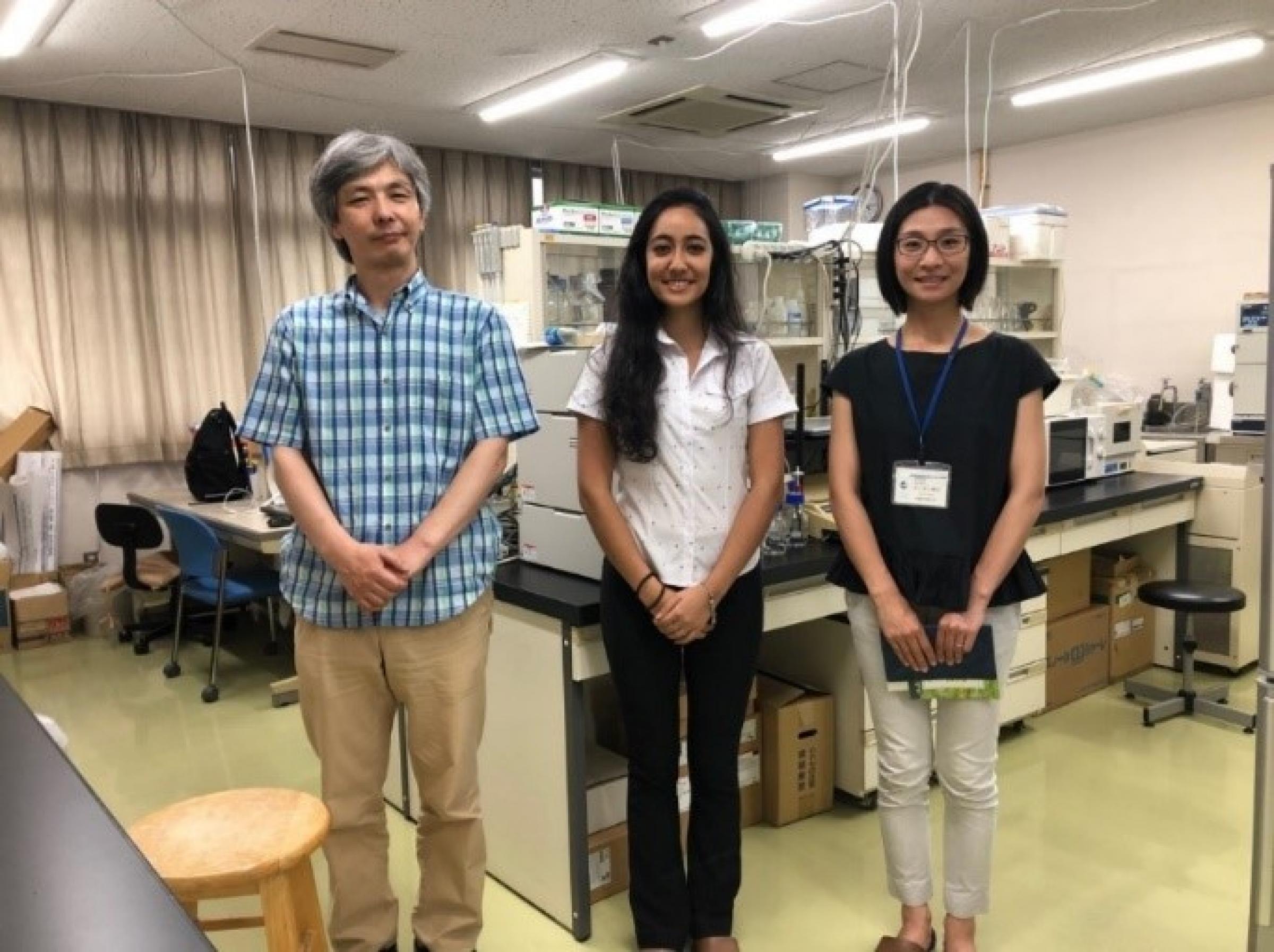 Prof. Takeda（left）, Luisa-san（center）, YNU staff（right）