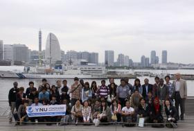 “A little rightward, no, too far…” Everyone’s effort made this nice shot with Minato Mirai 21 area.