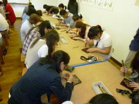 What a concentration! Working hard on their Nikko-Bori.