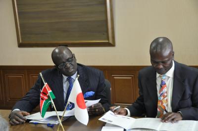 UoN President Magoha (left) and Dr. Owuor (right)
