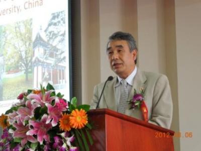 「GlobeX2012」修了式で挨拶される鈴木学長