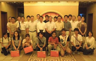 YNU graduate students and Associate Professor Yoshiki NISHI on Short Visit Program at SJTU
