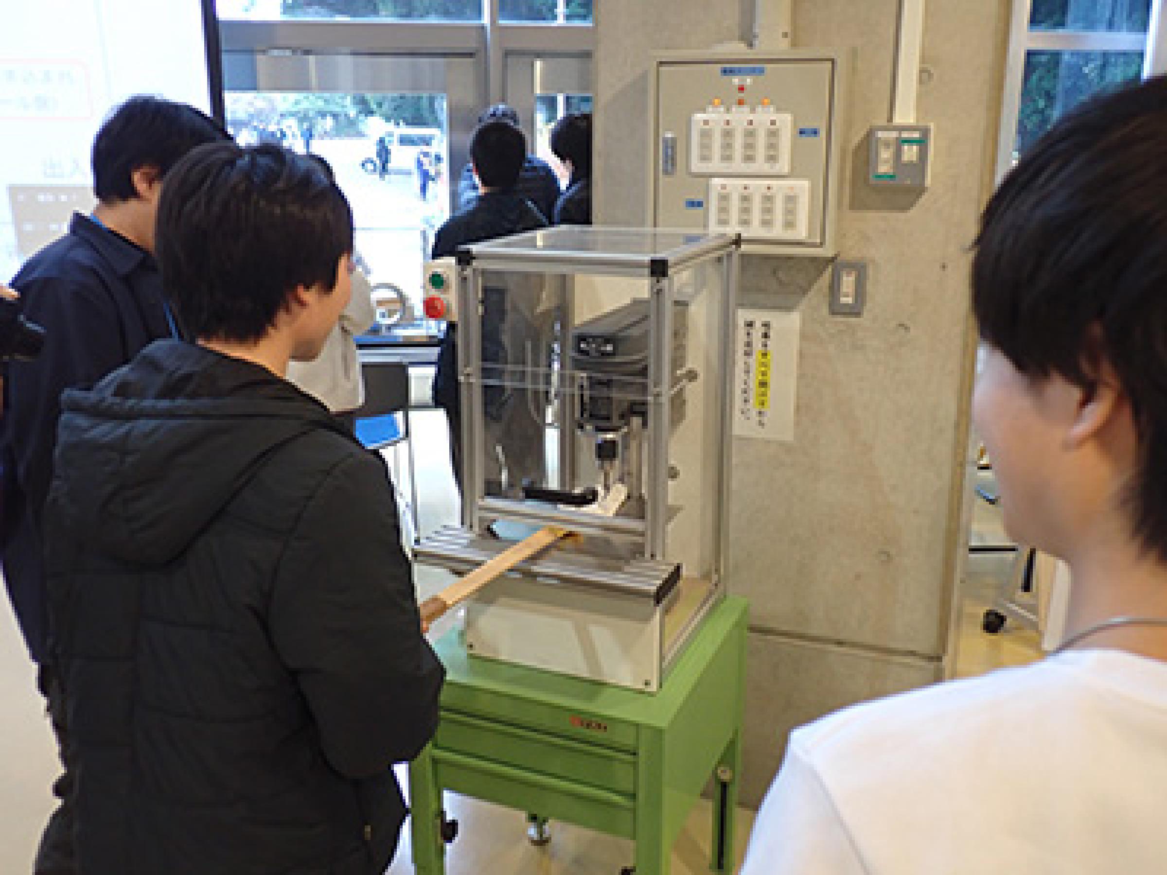 ボール盤巻き込まれ体験装置