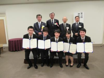 【受賞後の記念写真(長谷部学長、京急建設株式会社関係者と共に)】
