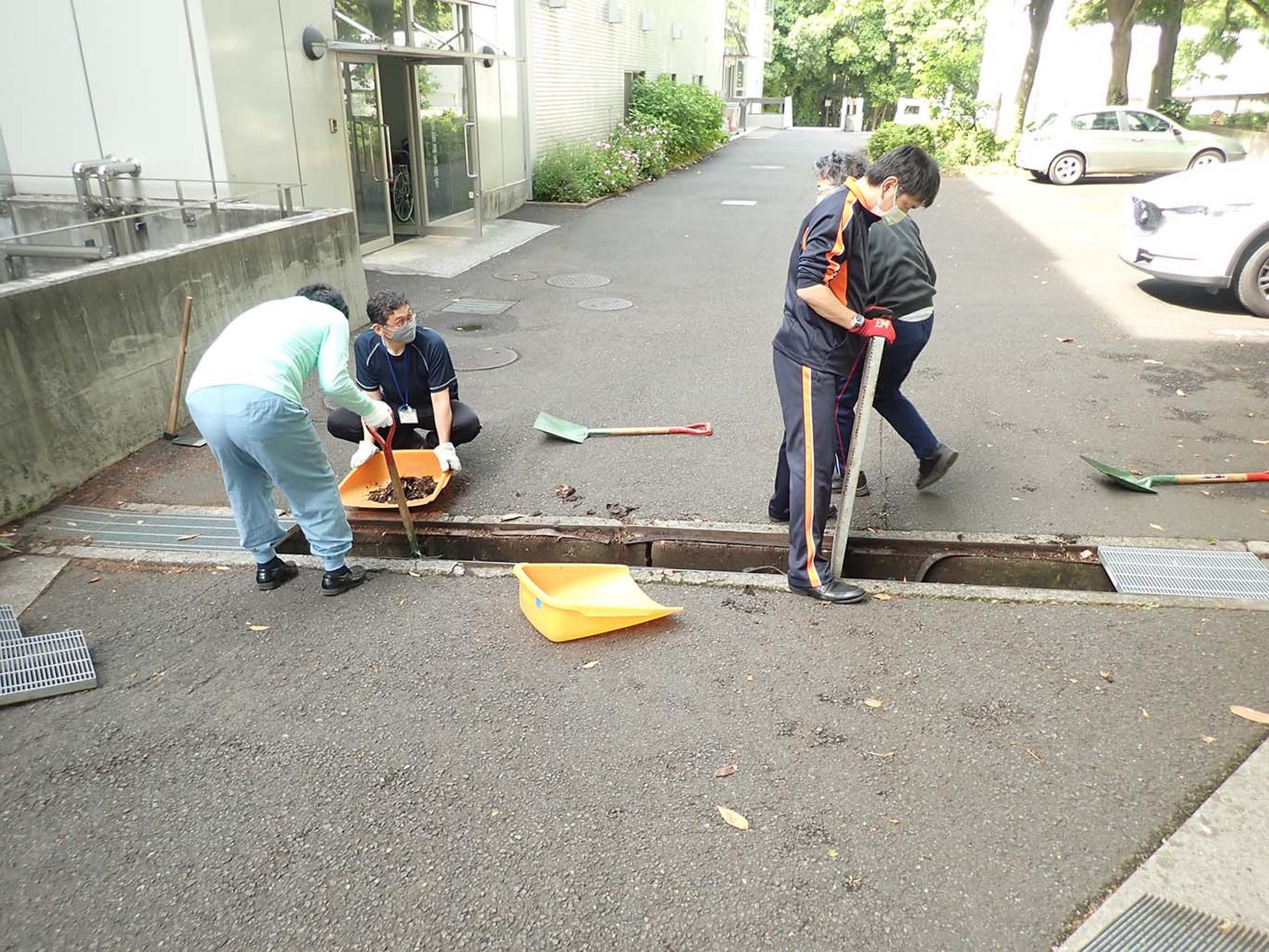 キャンパス内の清掃風景2