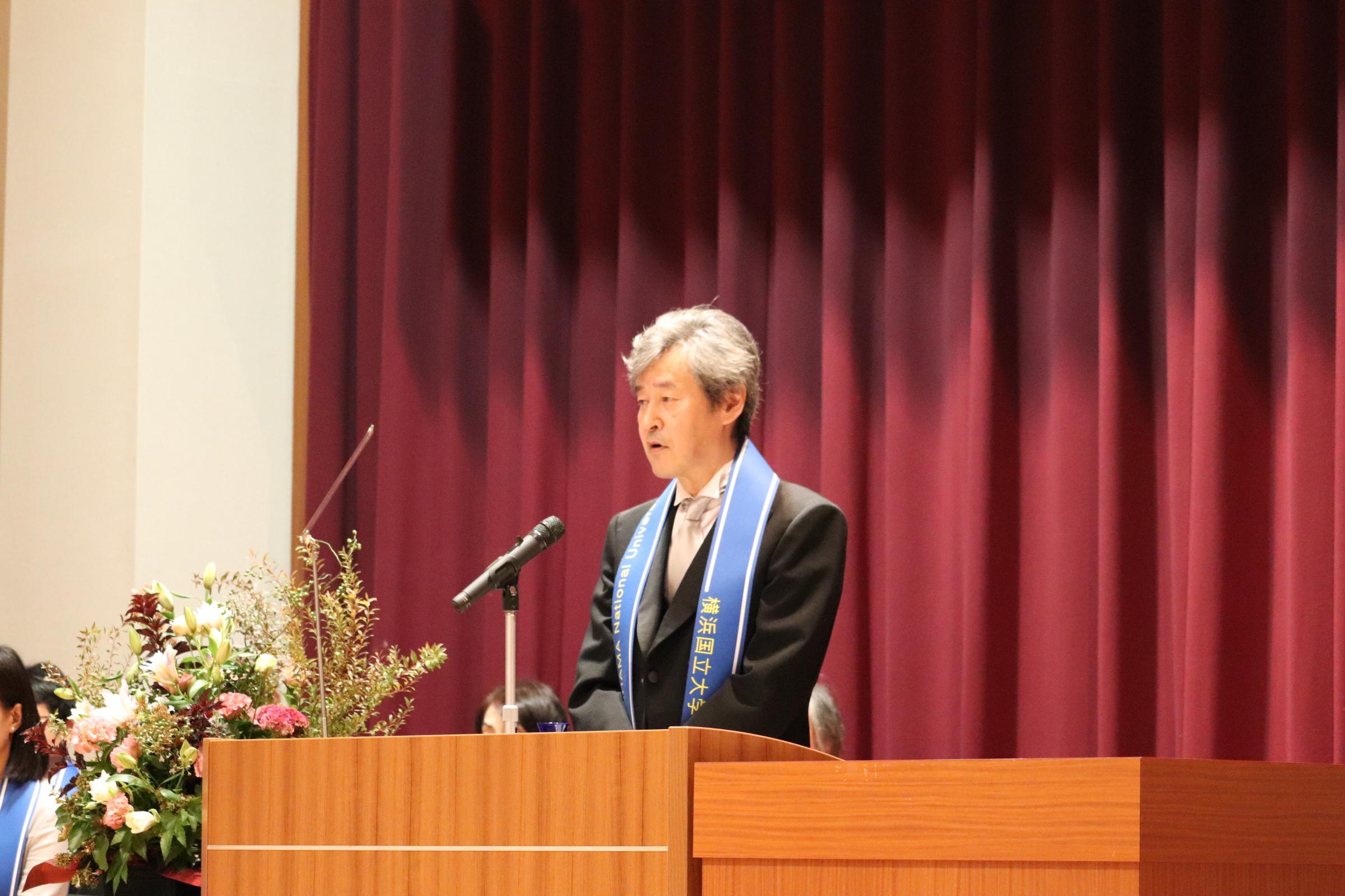 梅原学長による式辞