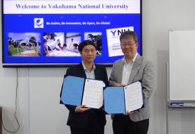 (左)LONG学長 (右)中村理事