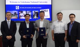 左から 佐土原都市イノベーション学府長、LONG学長、中村理事、山田教授、KIEN准教授