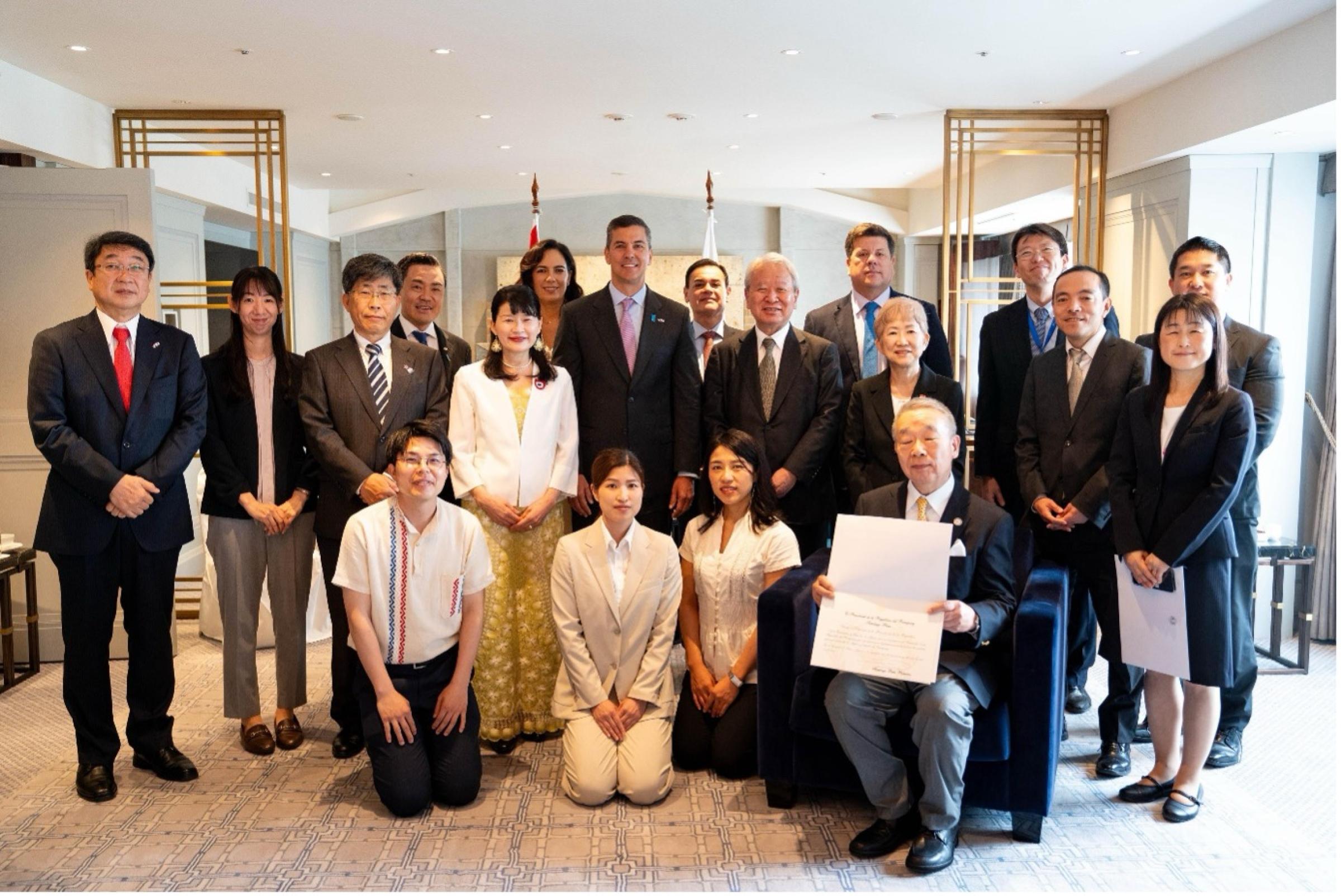 会談後の集合写真:ペニャ大統領(中央)・田中JICA理事長(中央右)